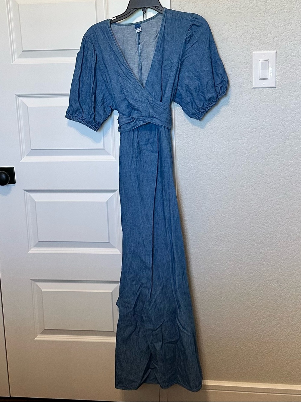 Old Navy Light Blue Denim Midi Dress with Puff Sleeves - Picture 4 of 5